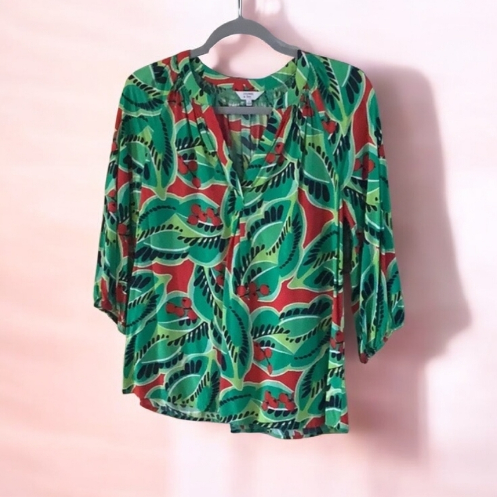 Crown and ivy blouse, three-quarter sleeve round neck, opening the front…